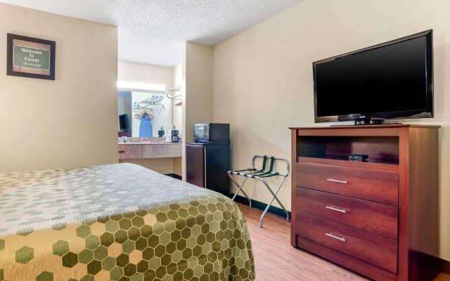 Econo Lodge Inn And Suites