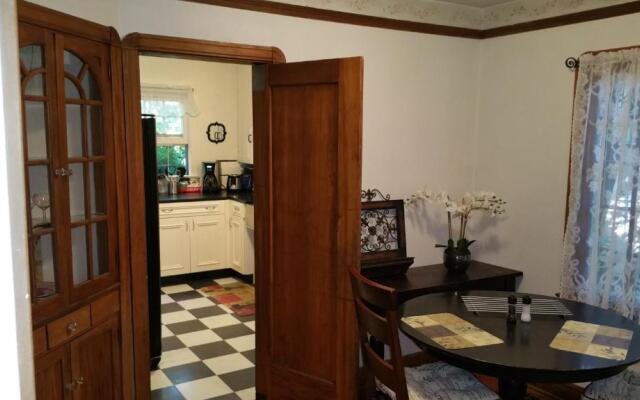 Modern❤️Smart Craftsman HDTV Keurig AC❤of Downtown