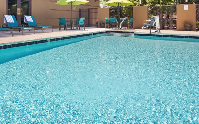 Best Western Plus Birmingham Inn & Suites