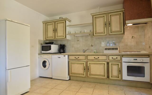 Modern Holiday Home in Florimont-Gaumier with Private Pool