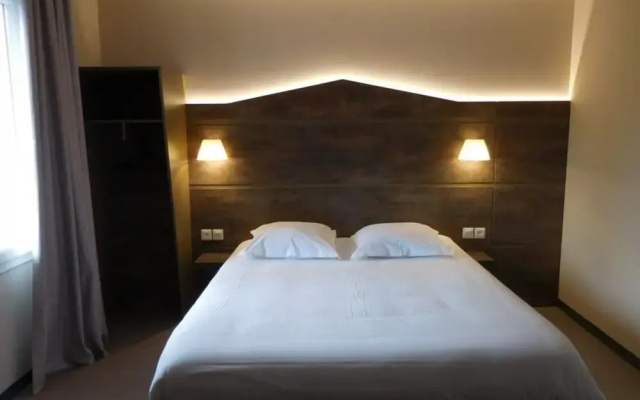 FastHotel Montmarault - Auberge du Grand Champ