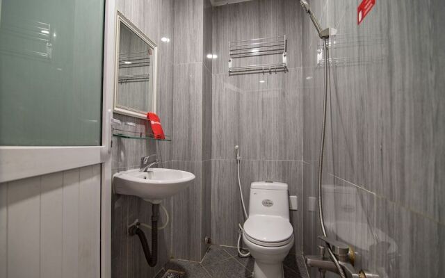 RedDoorz near Tan Son Nhat Golf 2