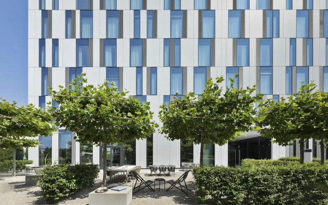 Stellaris Apartment Hotel