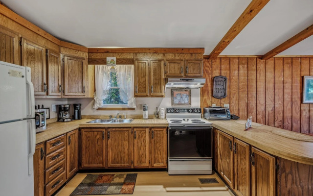 Mountain View Hideaway- A Fun Time Away!