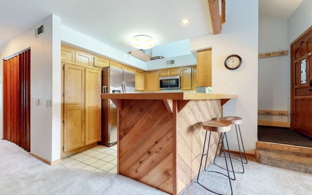 Snowcreek Iv #594 3 Bedroom Condo