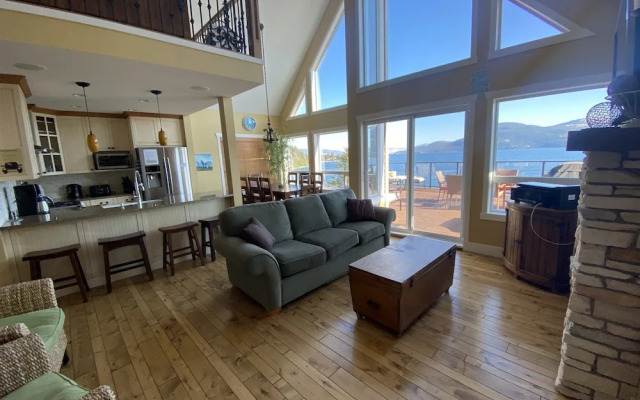 La Casa Lakeside Resort