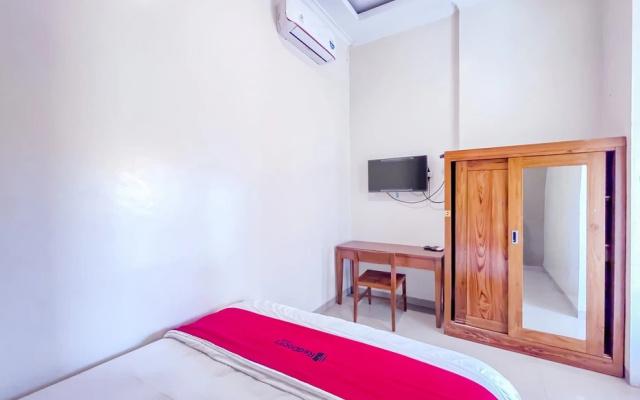 RedDoorz Syariah near Suncity Waterpark Sidoarjo – Guest Rooms – Sidoarjo