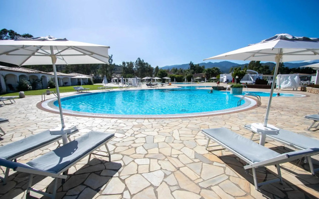 Limone Beach Resort