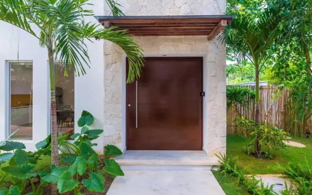 Luxury Private 3BED Villa, Garden, Pool,Security