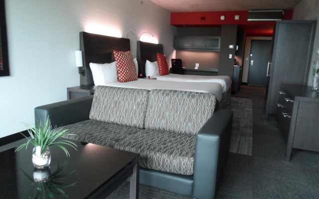 Grand Times Hotel Sherbrooke