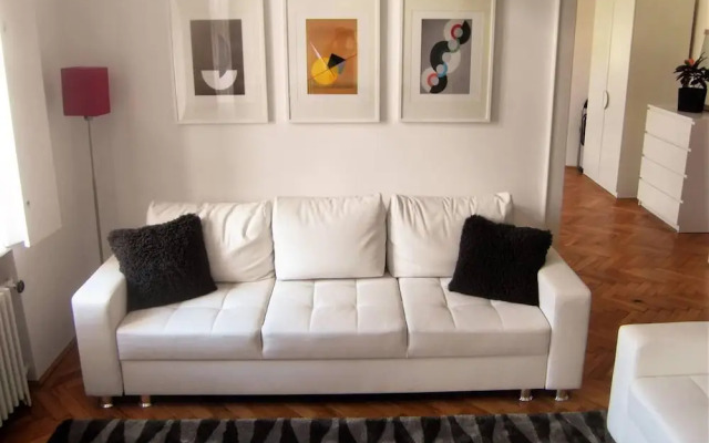 Spacious 1 Bed Basilica Apartment - With Balcony