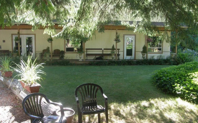 Cedar Wood Lodge B&B