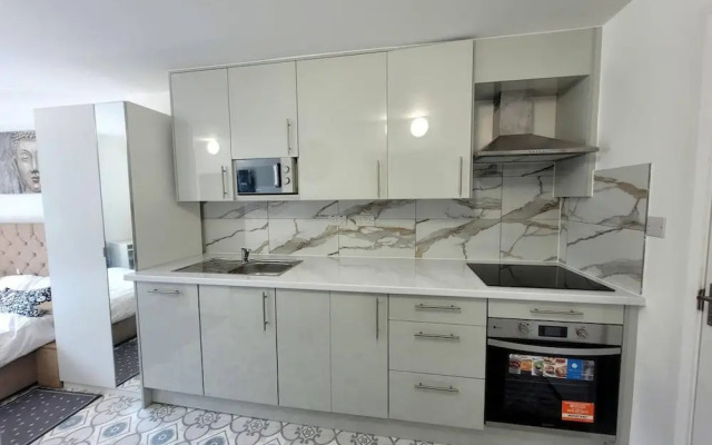 Tranquil Studio Retreat With Free Parking