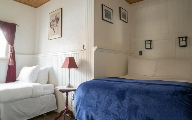 Blue Mountain Lodge Bed & Breakfast