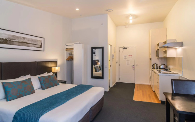 Gilmer Apartment Hotel