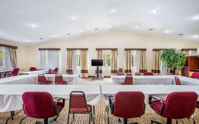 Baymont Inn & Suites Fairborn