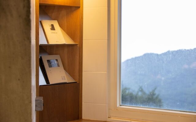 OwlStay Jiufen Green Ray