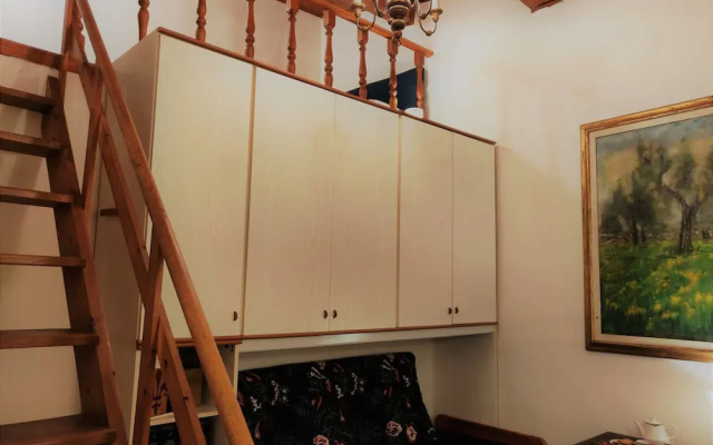 Golden Authentic Florentine Gem, Perfect Location