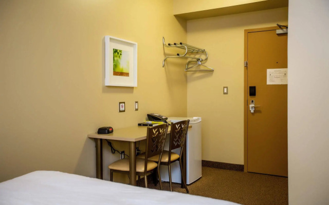 Refresh Inn & Suites