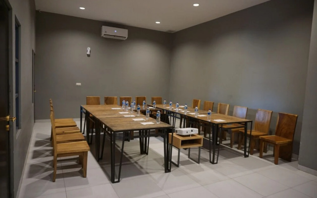 RedDoorz Plus near Simpang Lima