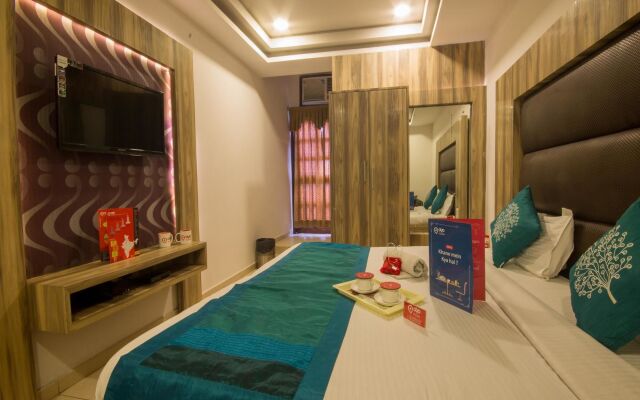 OYO 694 Hotel Malik Residency