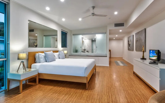Pavillions 25 Penthouse with Marina View