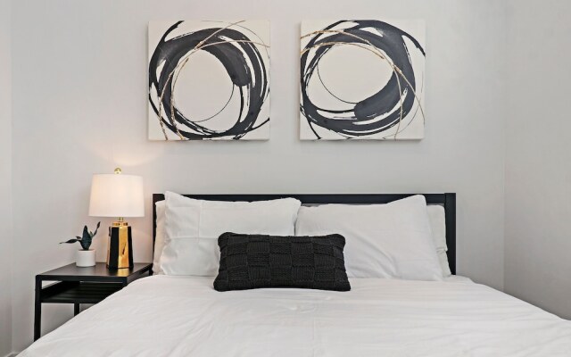 Nice & Comfy Studio Apt in Uptown