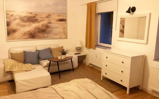 Gemütliche sanierte 1 Zimmer Wohnung mit privatem Parkplatz im Zentrum