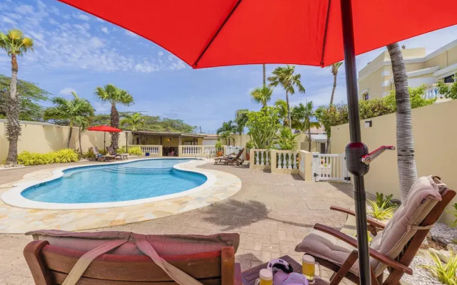 Island Escape Lrg Private Backyard Pool Patio