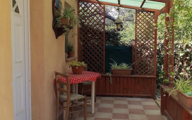 Studio In Ceyreste With Enclosed Garden And Wifi