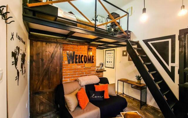 Rustic flat with perfect location (city center)