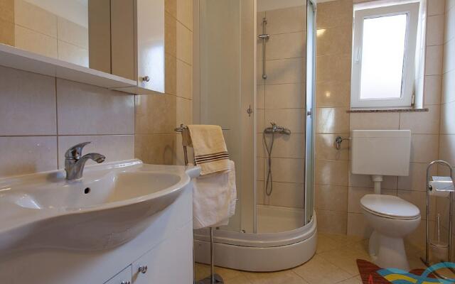 Modern Holiday Home in Kremenici With Terrace