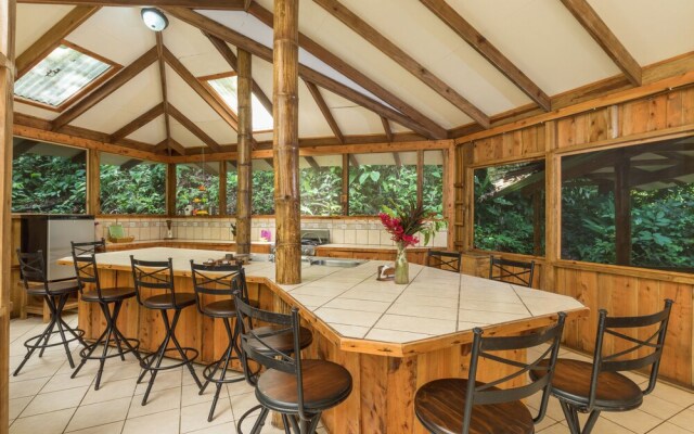 Finca Bellavista Treehouse Community