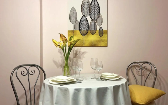 Guests love on Chobotovskaya Street