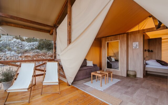 Glamping Tents and Mobile Homes Trasorka - Campsite