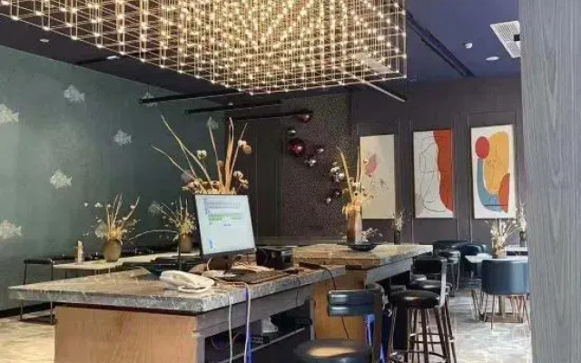 club theme hotel