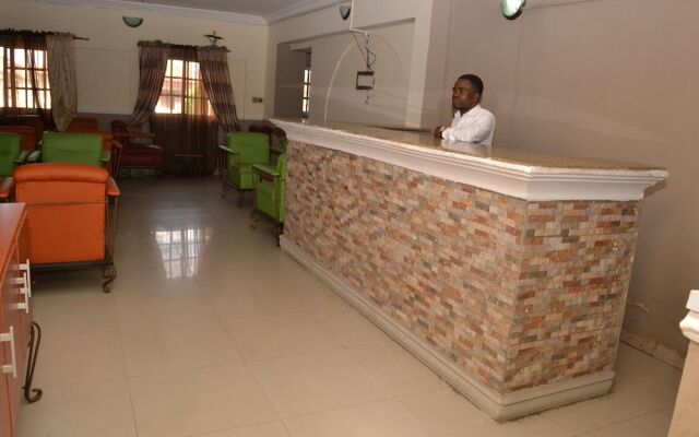 Aquatic Suites & Lounge