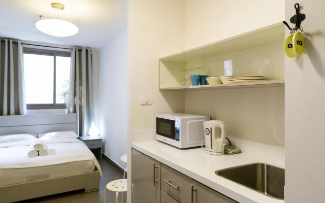 Dizengoff Inn