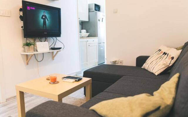 Newly adapted Studio 88 with free parking