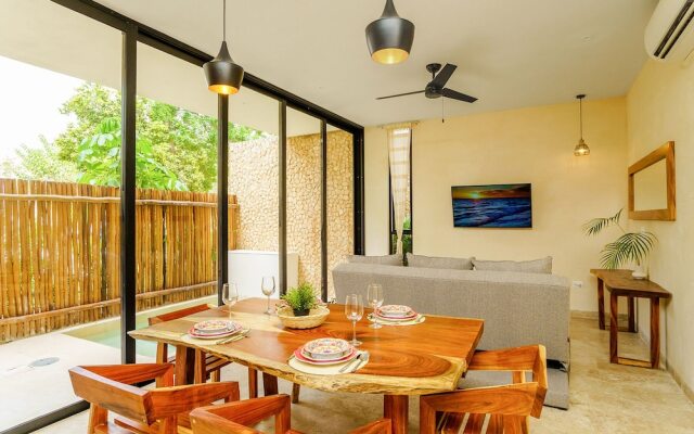 Luminous Private Pool Condo & Communal Rooftop Pool Lounge