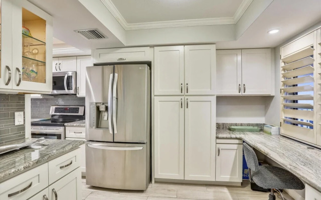 Land's End 303 building 10 All new Fully Updated Bright Granite