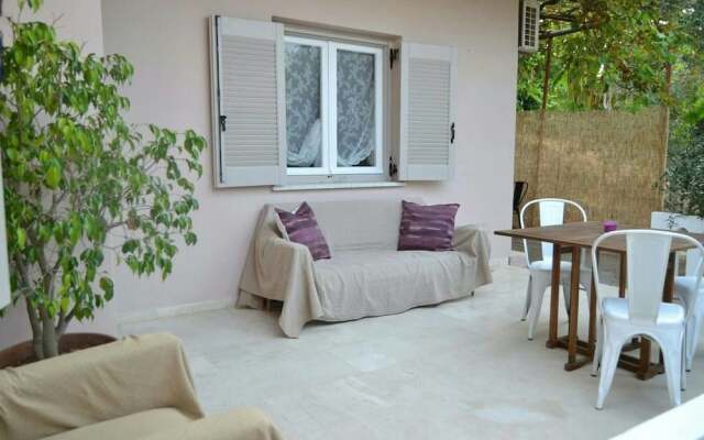 Peaceful house Loutraki village