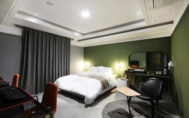 El Tower Hotel