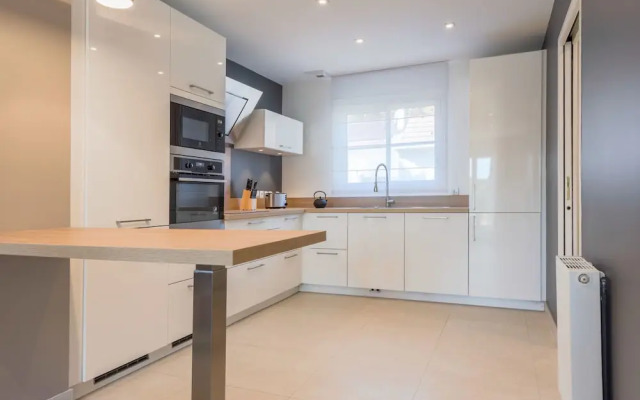 B&B House in Disneyland