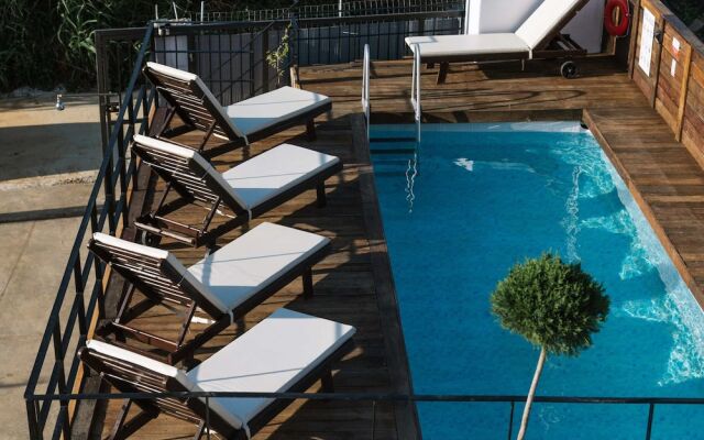 ---Ammira Mare--House near sea with pool