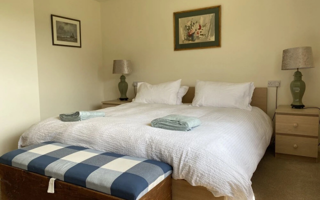 Massive Enclosed Garden & Stunning Views, St Asaph