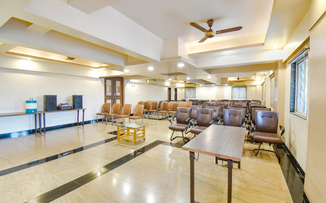 Fabhotel Shreeyash Residency