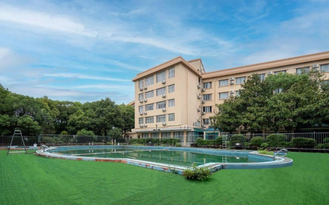 Liuzi Hotel
