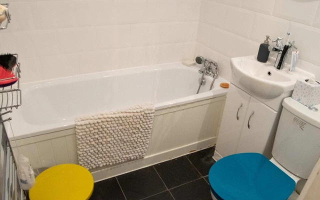 1 Bedroom Flat near DLR
