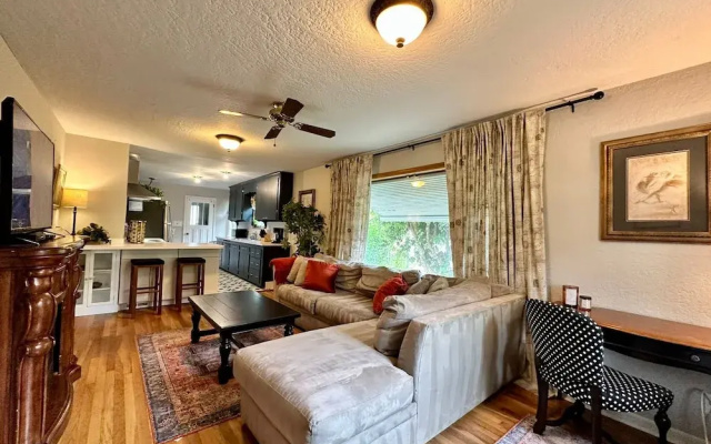 Seattle's Starlight Bungalow